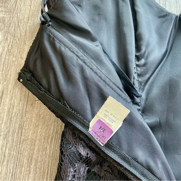 Vintage 1980s Black Lace Overlay Boned Bodice Side Ruched Ruffle Hem Midi Dress - Picture 15 of 17